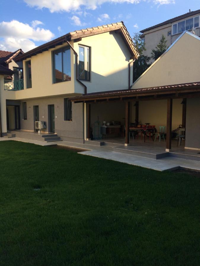 Maremi Appartement Timişoara Buitenkant foto
